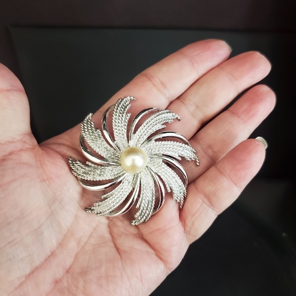 Vintage Sarah Coventry Large Silvery Sunburst Brooch Silver Tone Metal Signed - Picture 6 of 6